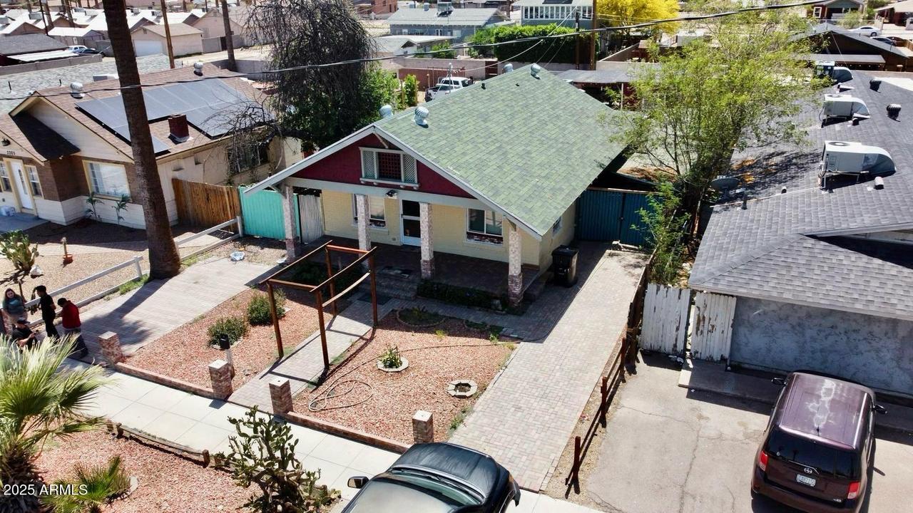 2209 W Adams St., Phoenix, AZ 85009