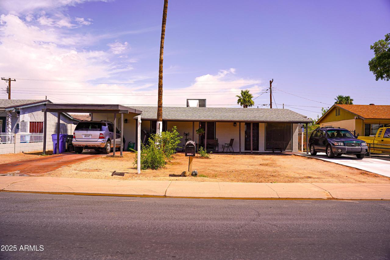 2302 E Sheraton Ln., Phoenix, AZ 85040