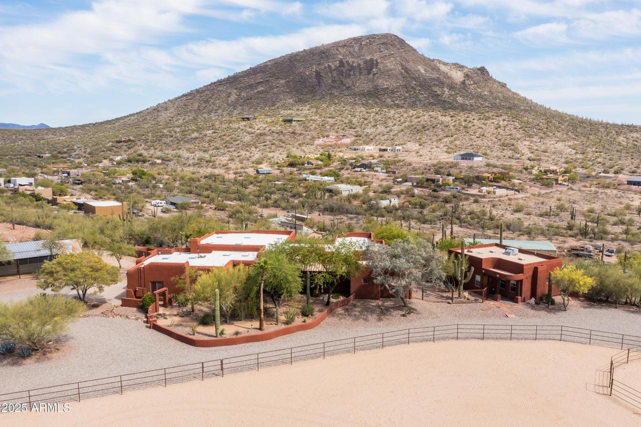 43011 N 18th St., New River, AZ 85087