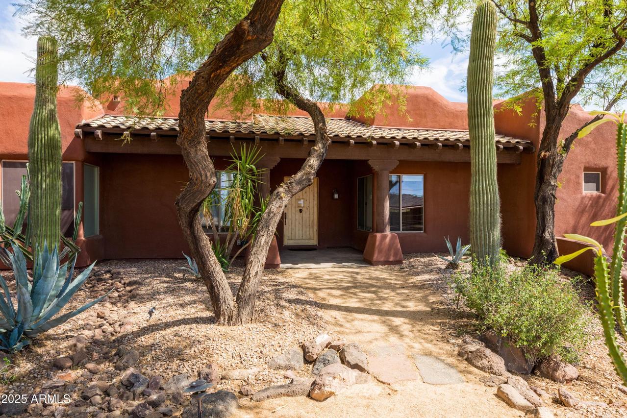 43011 N 18th St., New River, AZ 85087