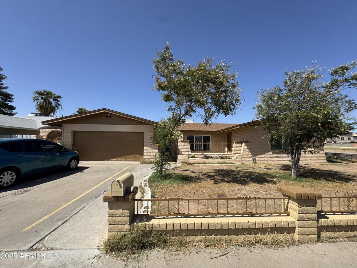 4902 W Vista Ave., Glendale, AZ 85301