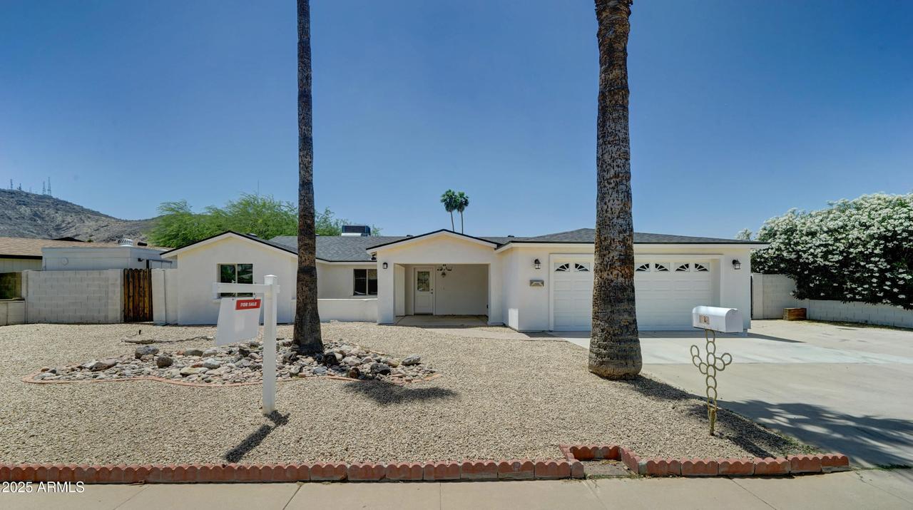 1423 W Joan De Arc Ave., Phoenix, AZ 85029