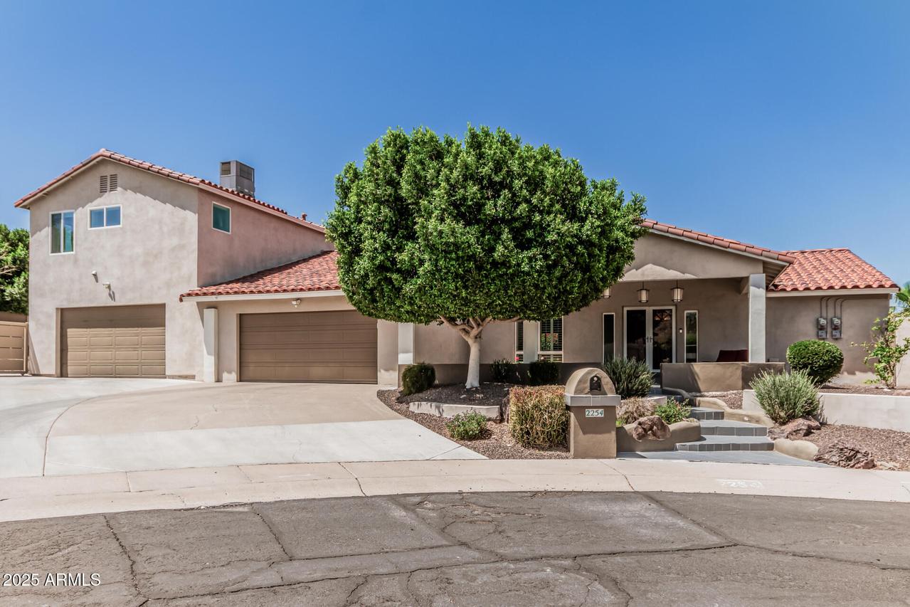 2254 E Becker Ln., Phoenix, AZ 85028