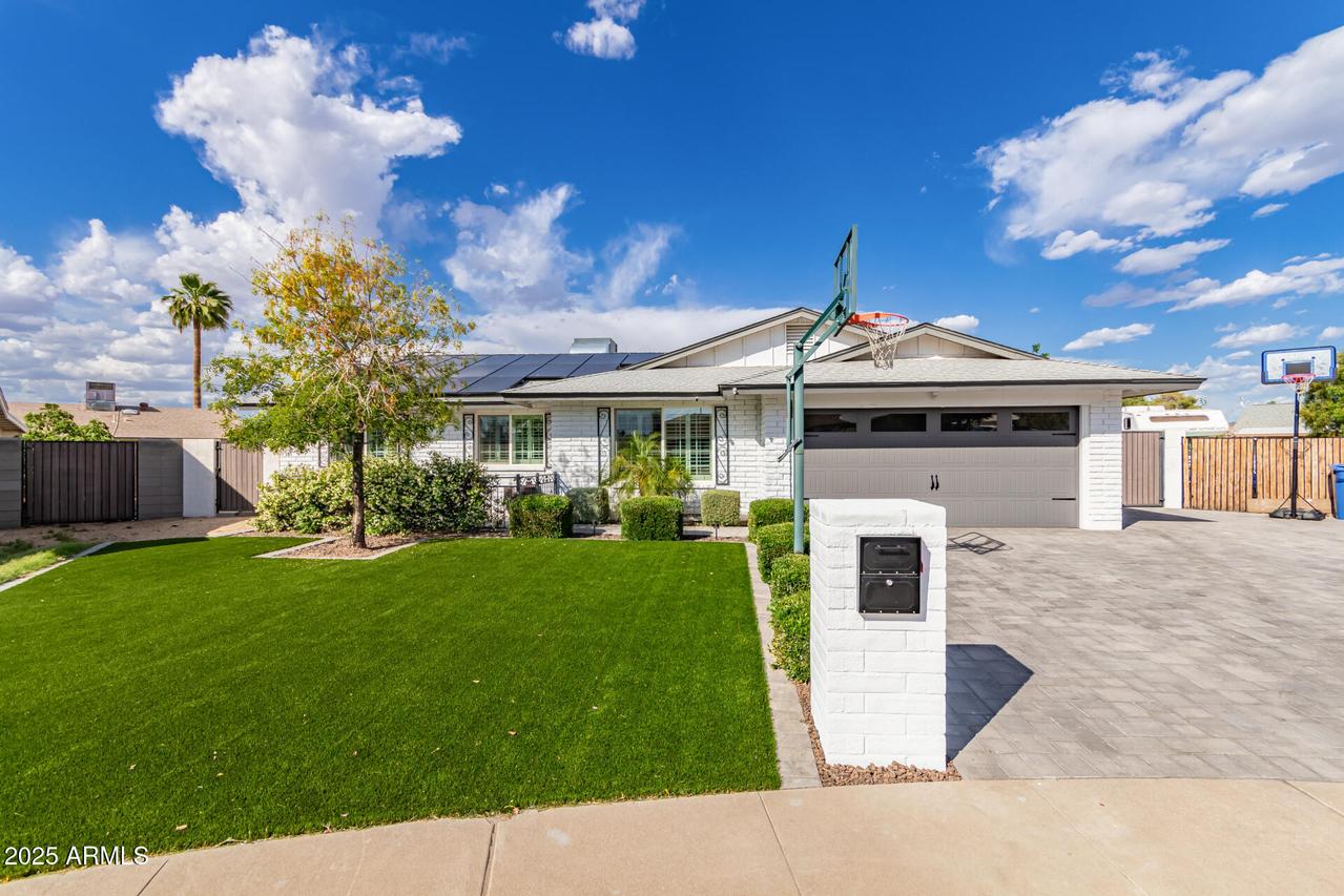 11025 N 45th Ln., Glendale, AZ 85304