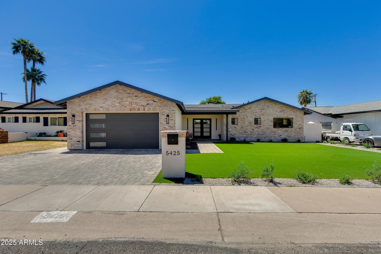 5425 E Avalon Dr., Phoenix, AZ 85018