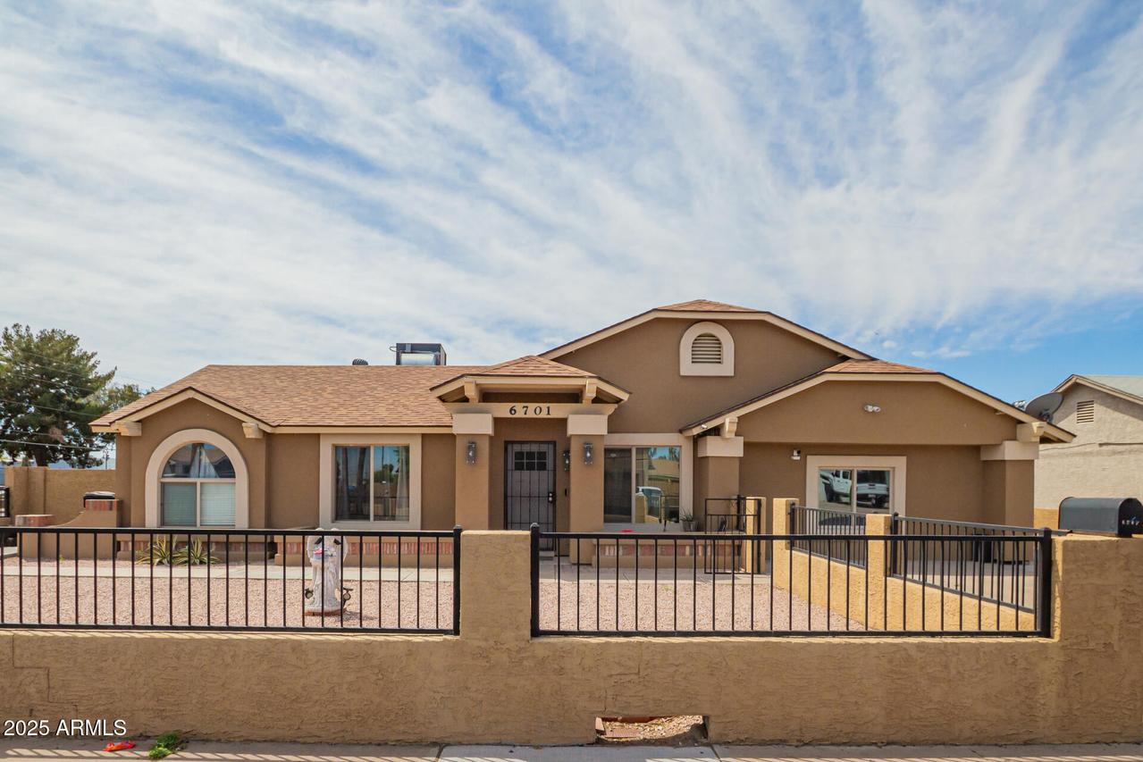 6701 W Catalina Dr., Phoenix, AZ 85033