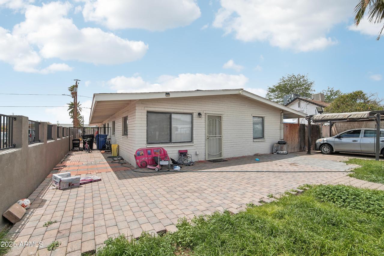 2223 E Roosevelt St., Phoenix, AZ 85006