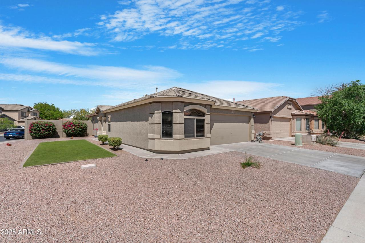 22576 N Davis Way, Maricopa, AZ 85138