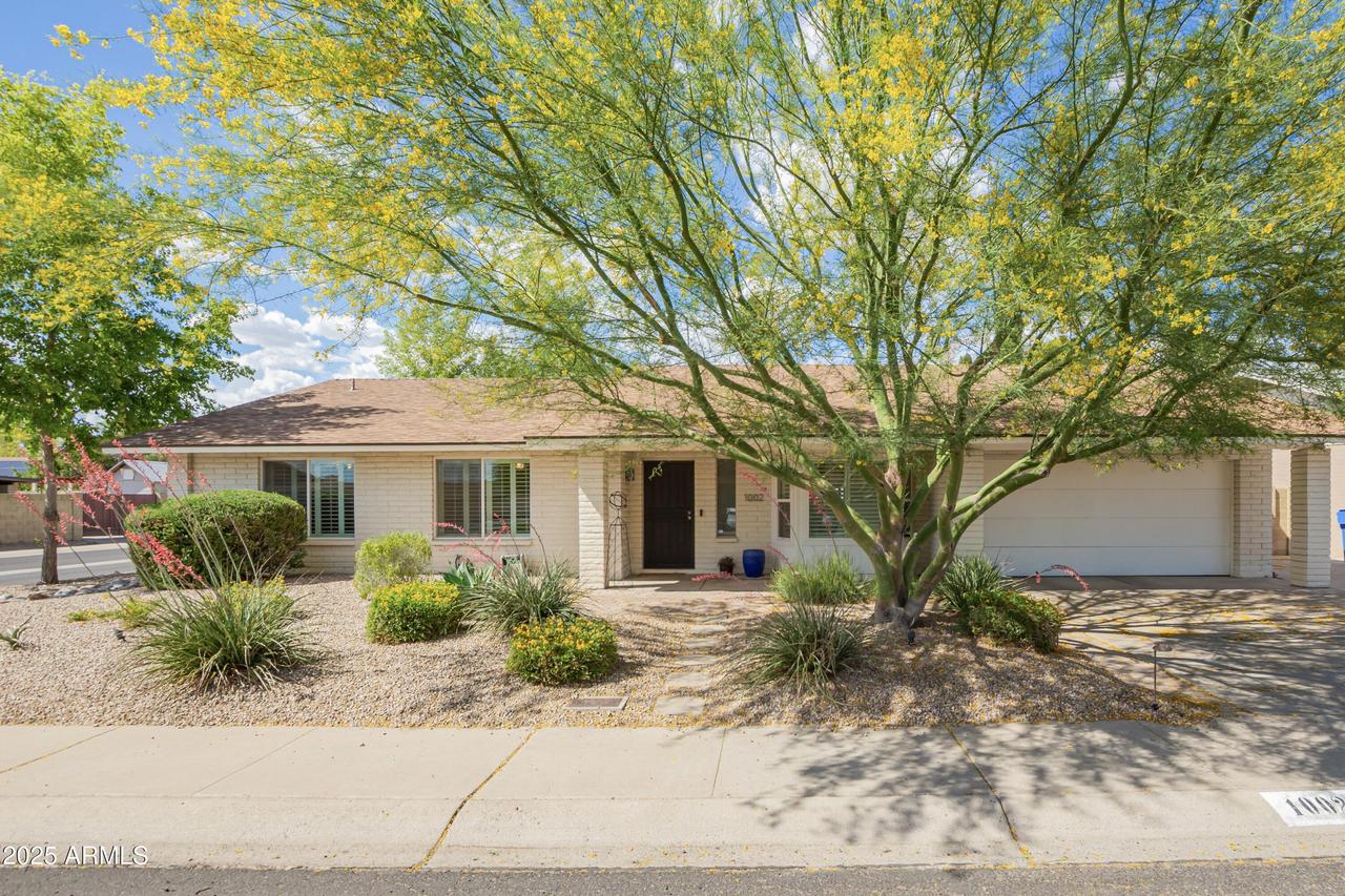 1002 E Topeka Dr., Phoenix, AZ 85024