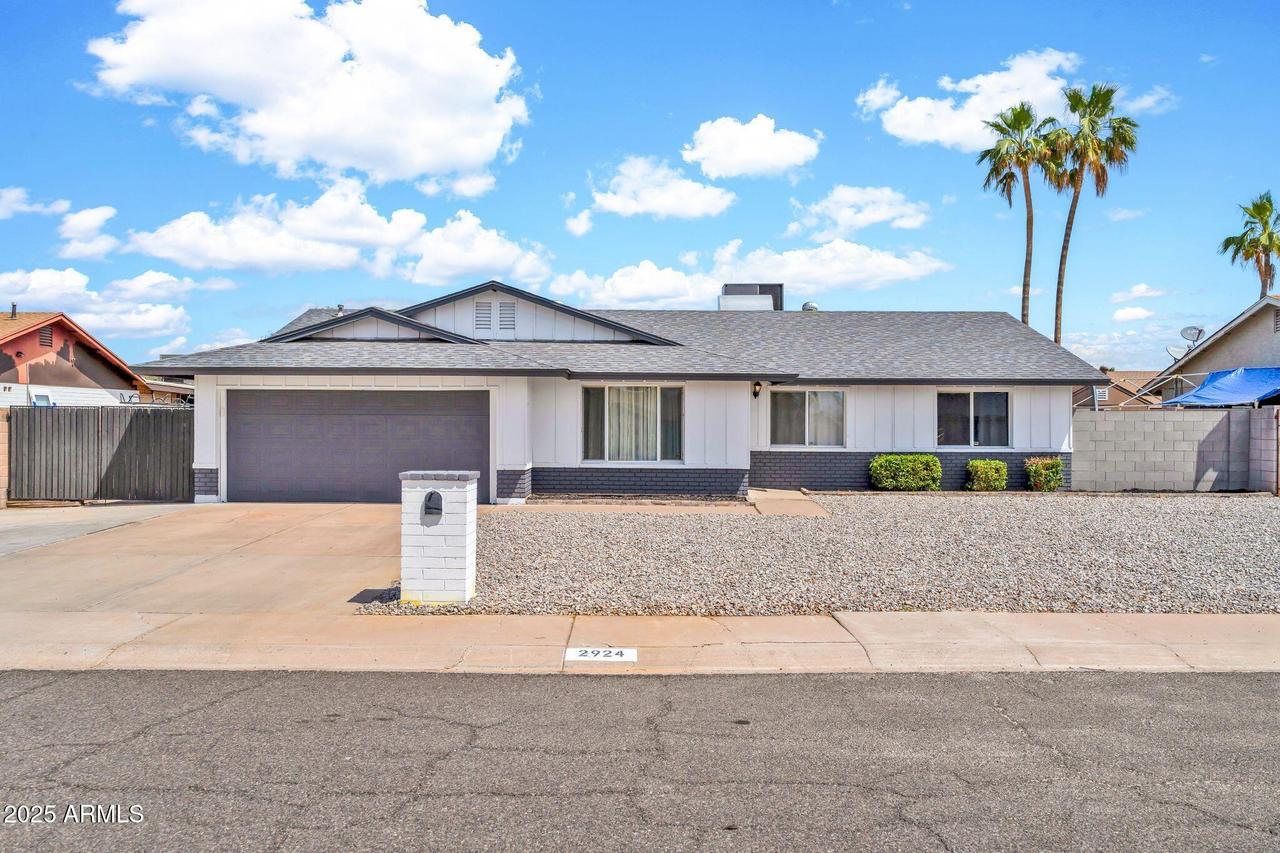 2924 W Anderson Dr., Phoenix, AZ 85053