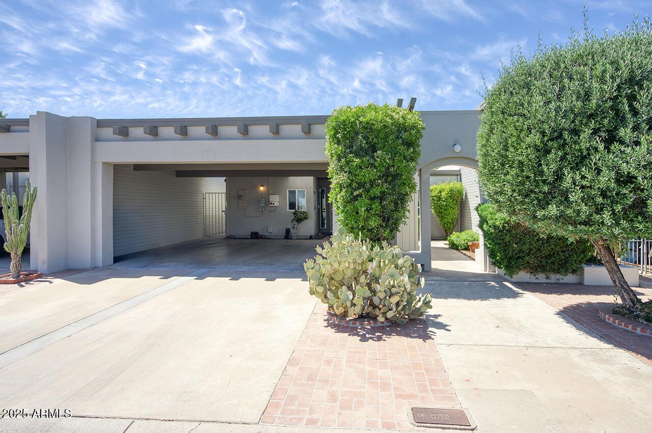 609 E Royal Palm Sq., Phoenix, AZ 85020
