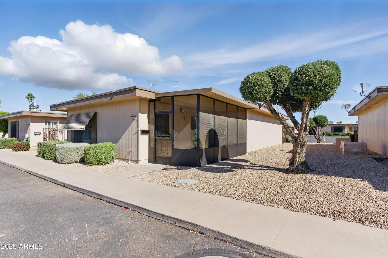 13621 N 98th Ave. #E, Sun City, AZ 85351