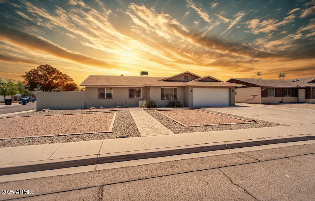 2327 E Pebble Beach Dr., Tempe, AZ 85282