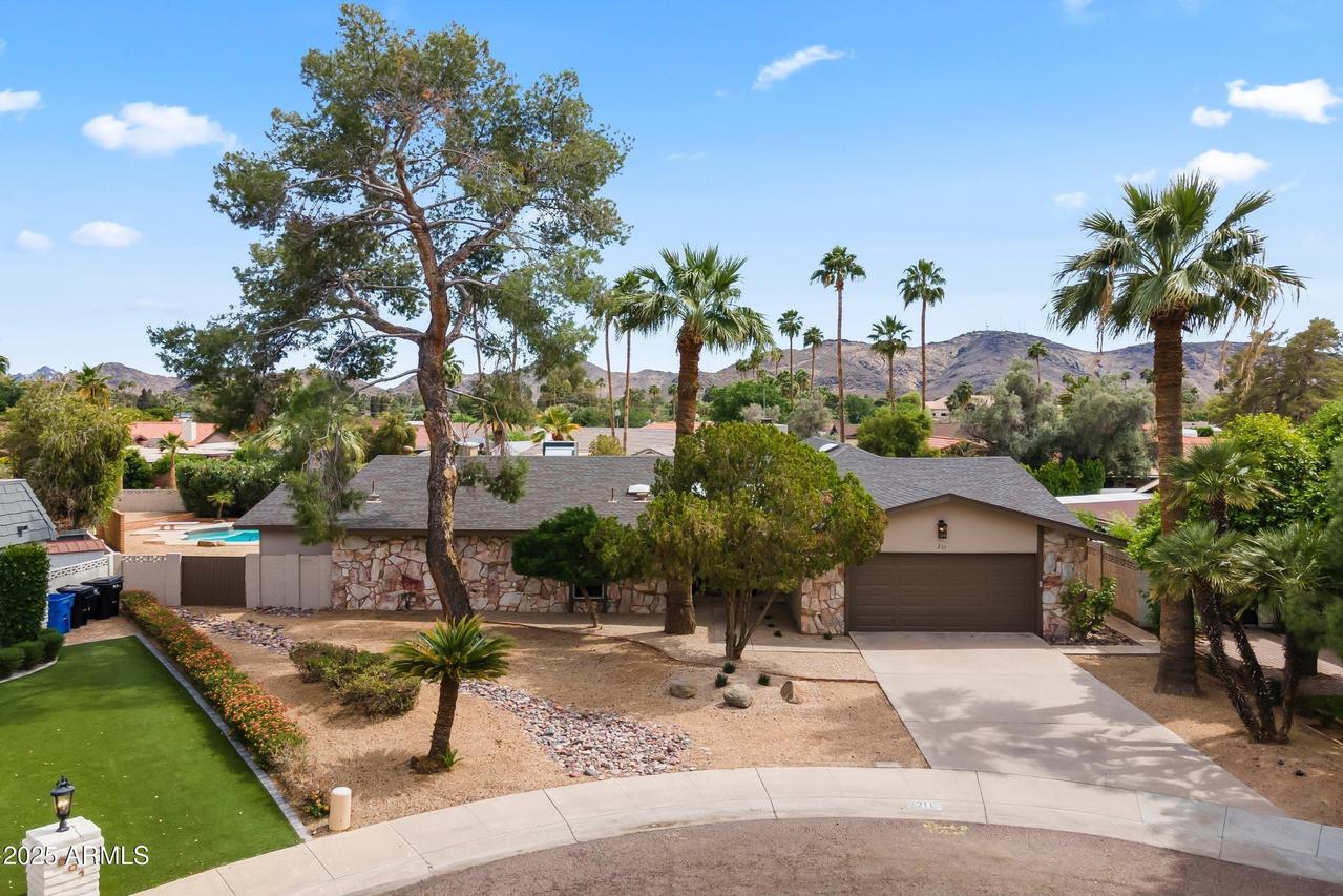 211 W Braeburn Dr., Phoenix, AZ 85023