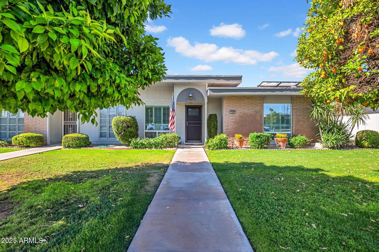 9907 W Hawthorn Dr., Sun City, AZ 85351
