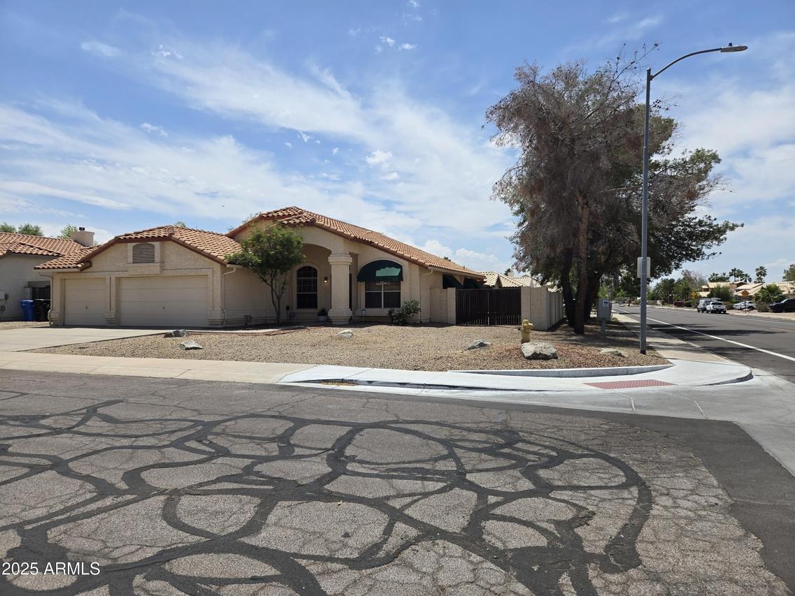 3601 E Taro Ln., Phoenix, AZ 85050