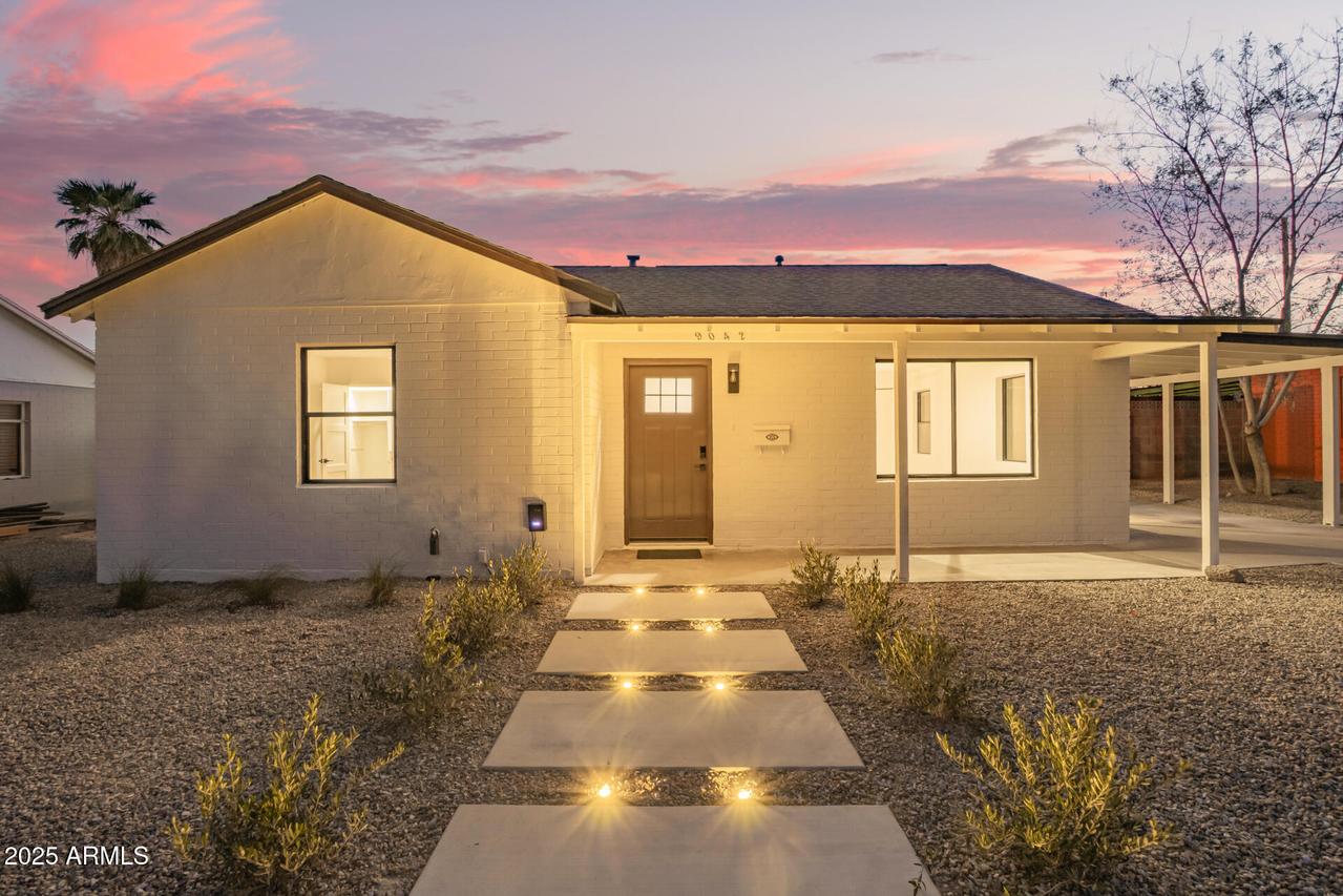 9042 N 3rd Ave., Phoenix, AZ 85021