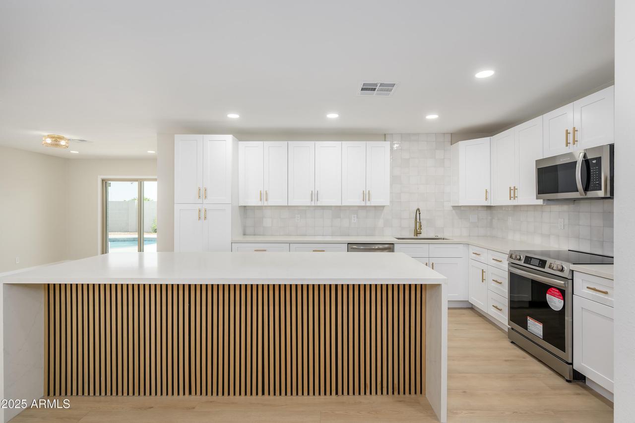 821 E Harmony Ave., Mesa, AZ 85204