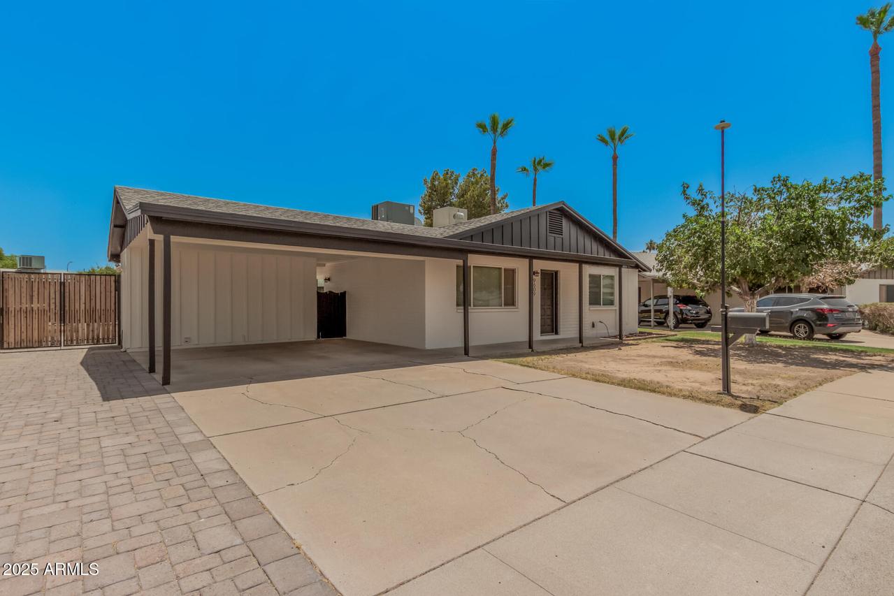 9609 N 44th Ave., Glendale, AZ 85302