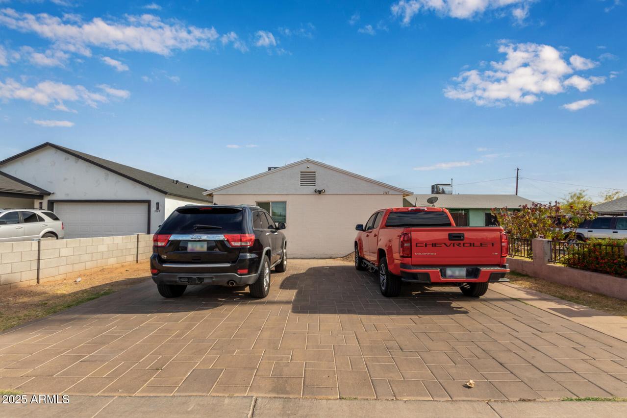 2747 E Wier Ave., Phoenix, AZ 85040
