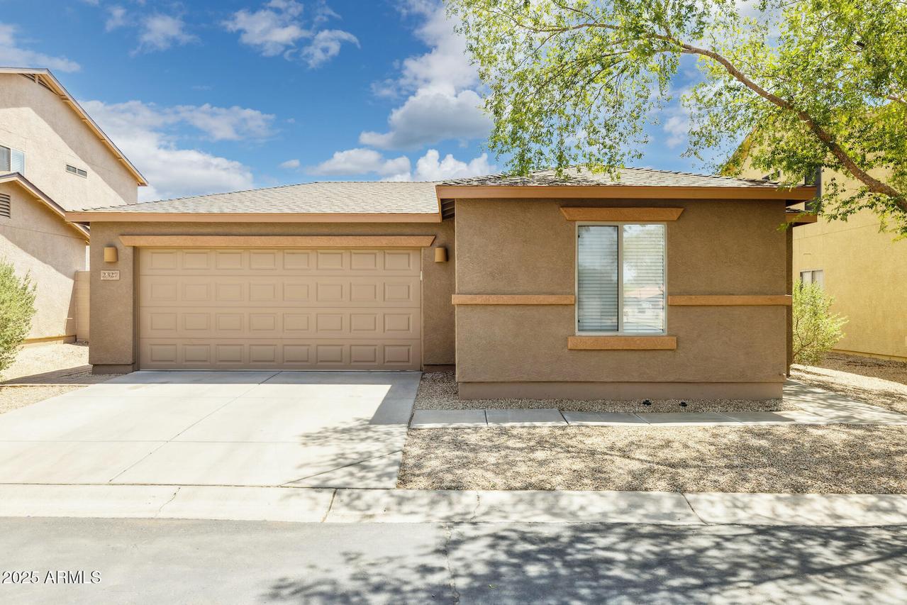 2327 E Meadow Land Dr., San Tan Valley, AZ 85140