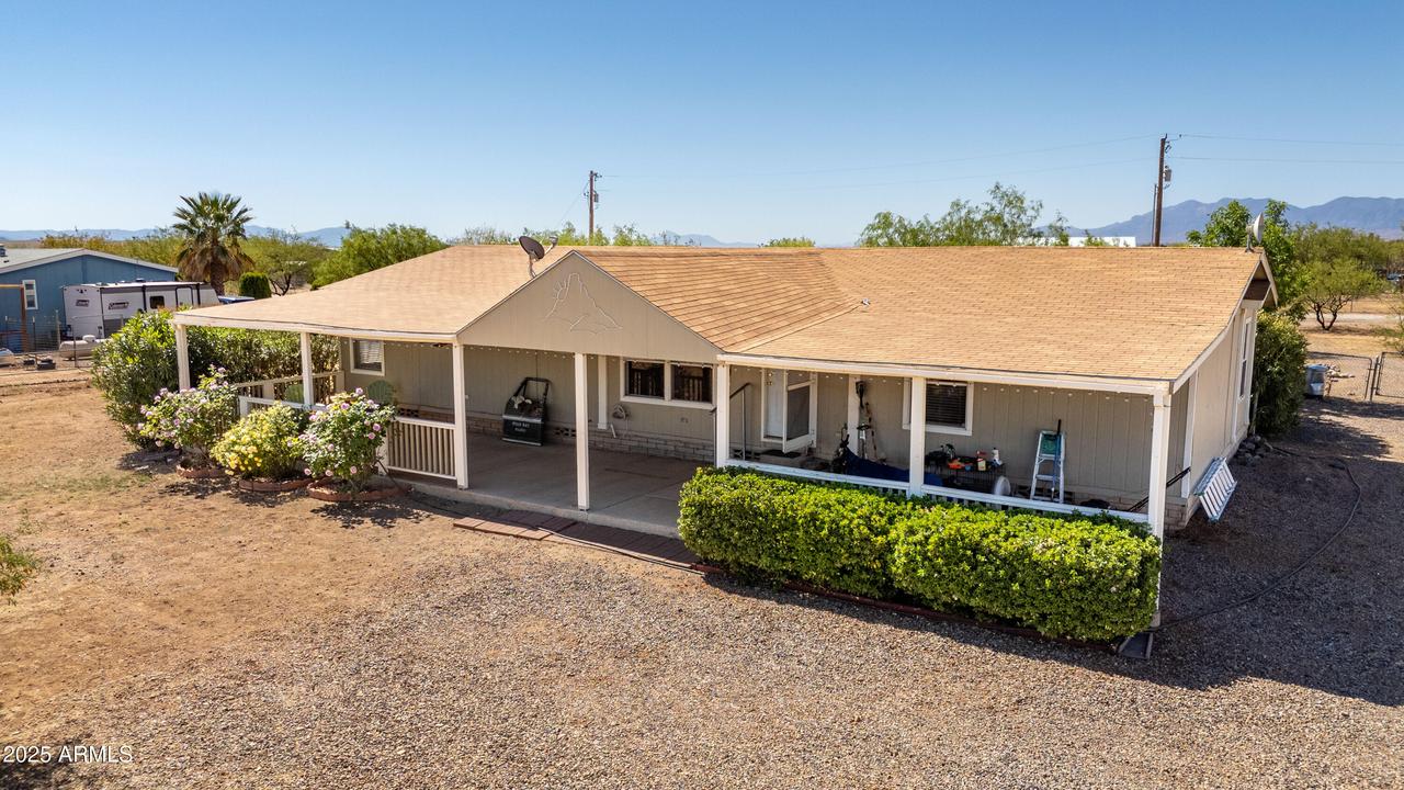 551 E Camino De Luna, Huachuca City, AZ 85616