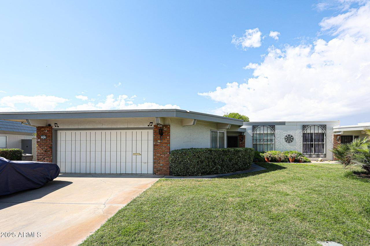 10401 W Loma Blanca Dr., Sun City, AZ 85351