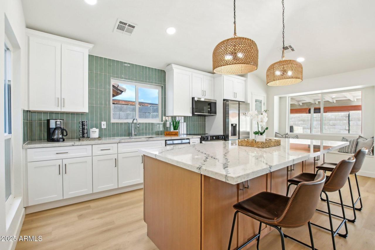 7204 W Mcrae Way, Glendale, AZ 85308