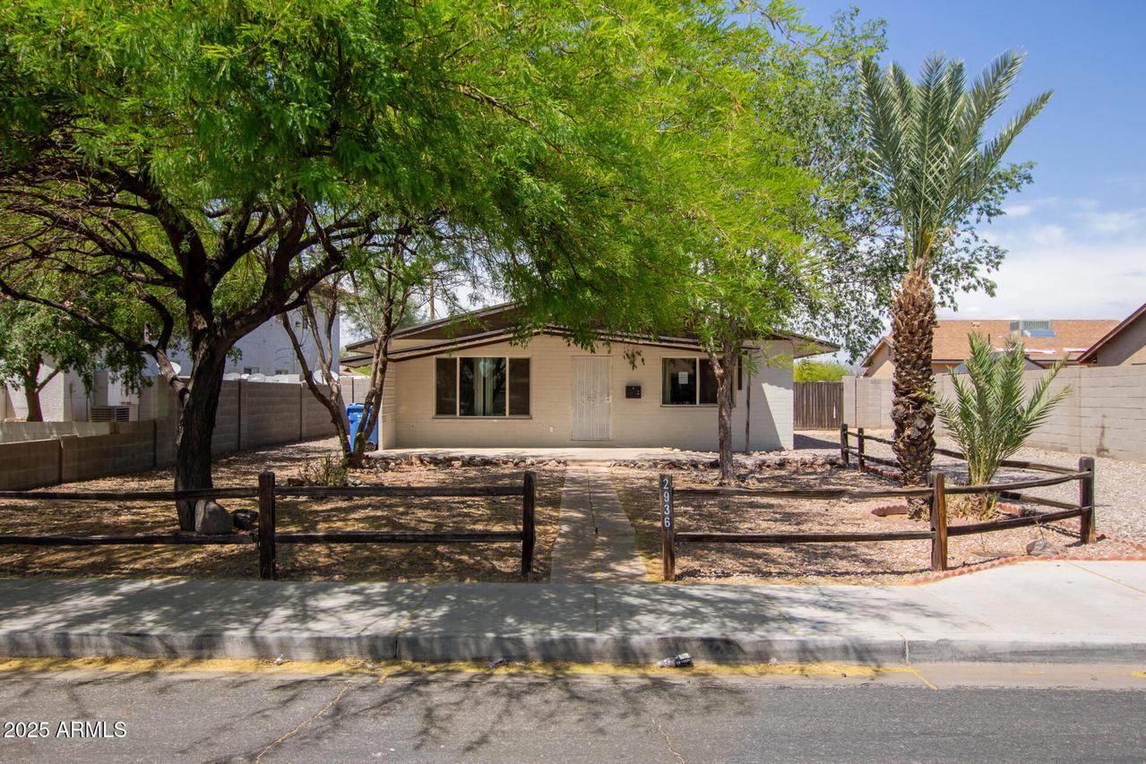 2936 E Beck Ln., Phoenix, AZ 85032