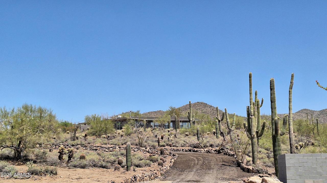 49636 N 15th Ave., New River, AZ 85087