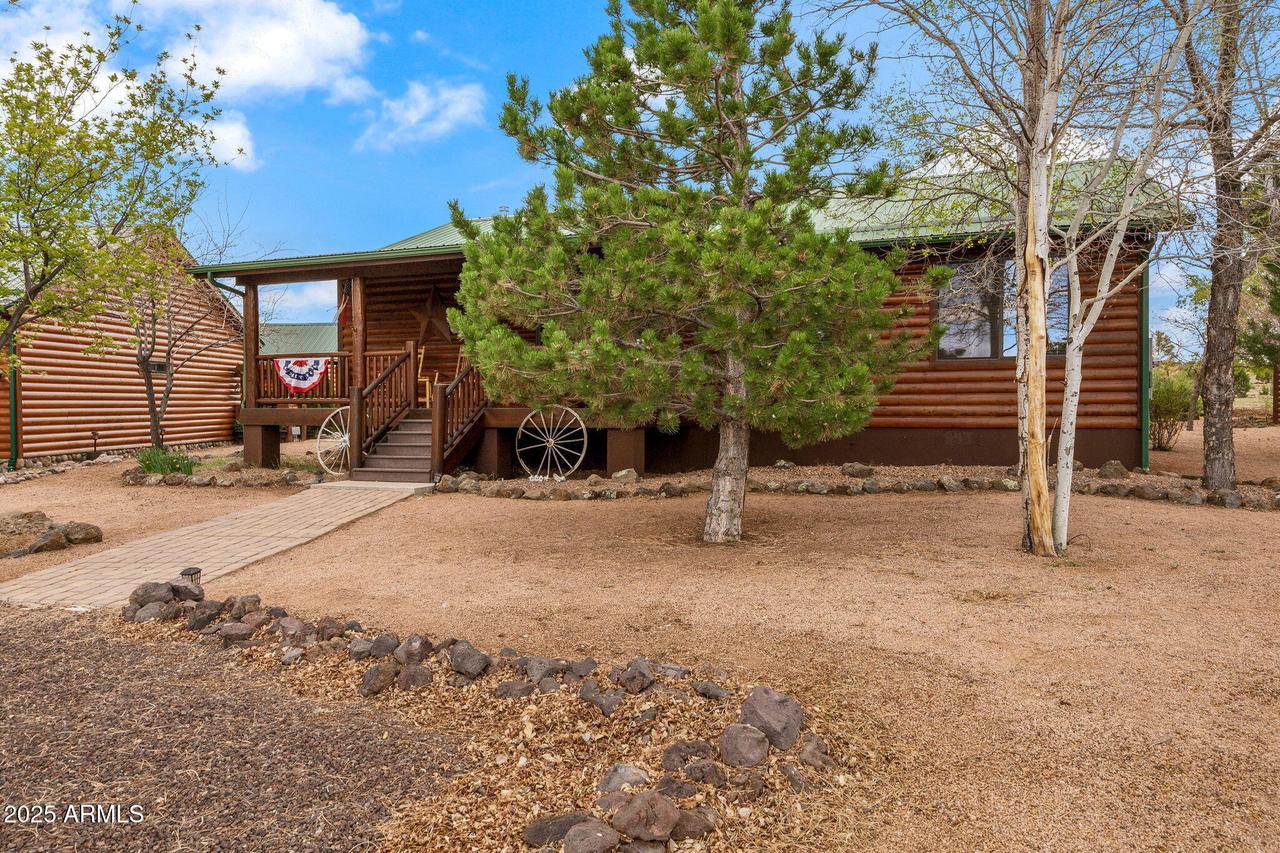 2664 Palomino Tr., Overgaard, AZ 85933