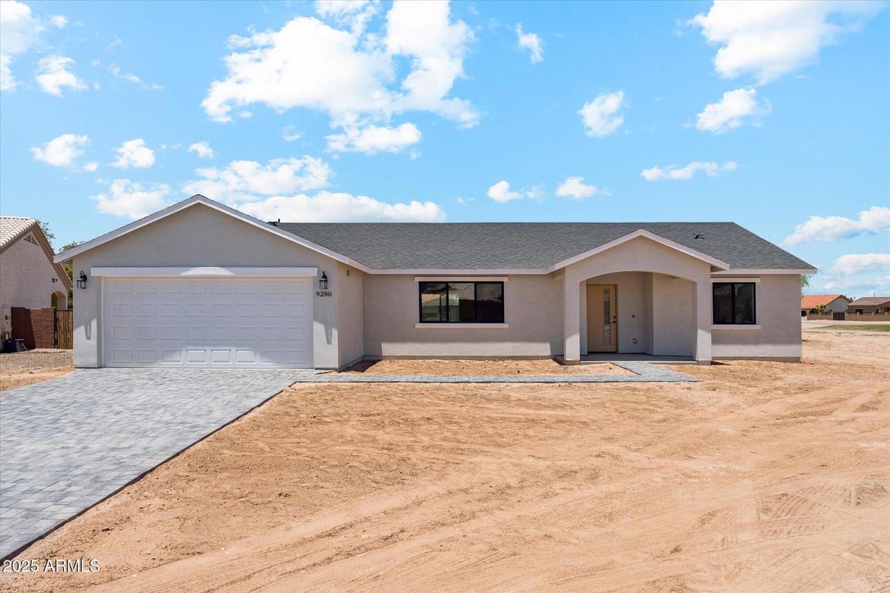9280 W Wenden Dr., Arizona City, AZ 85123