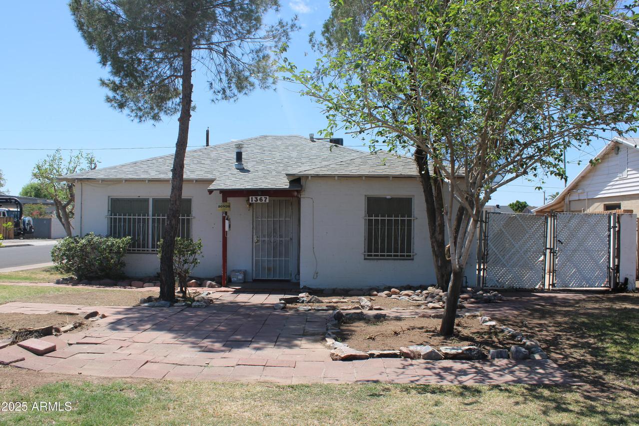 1367 E Clarendon Ave., Phoenix, AZ 85014