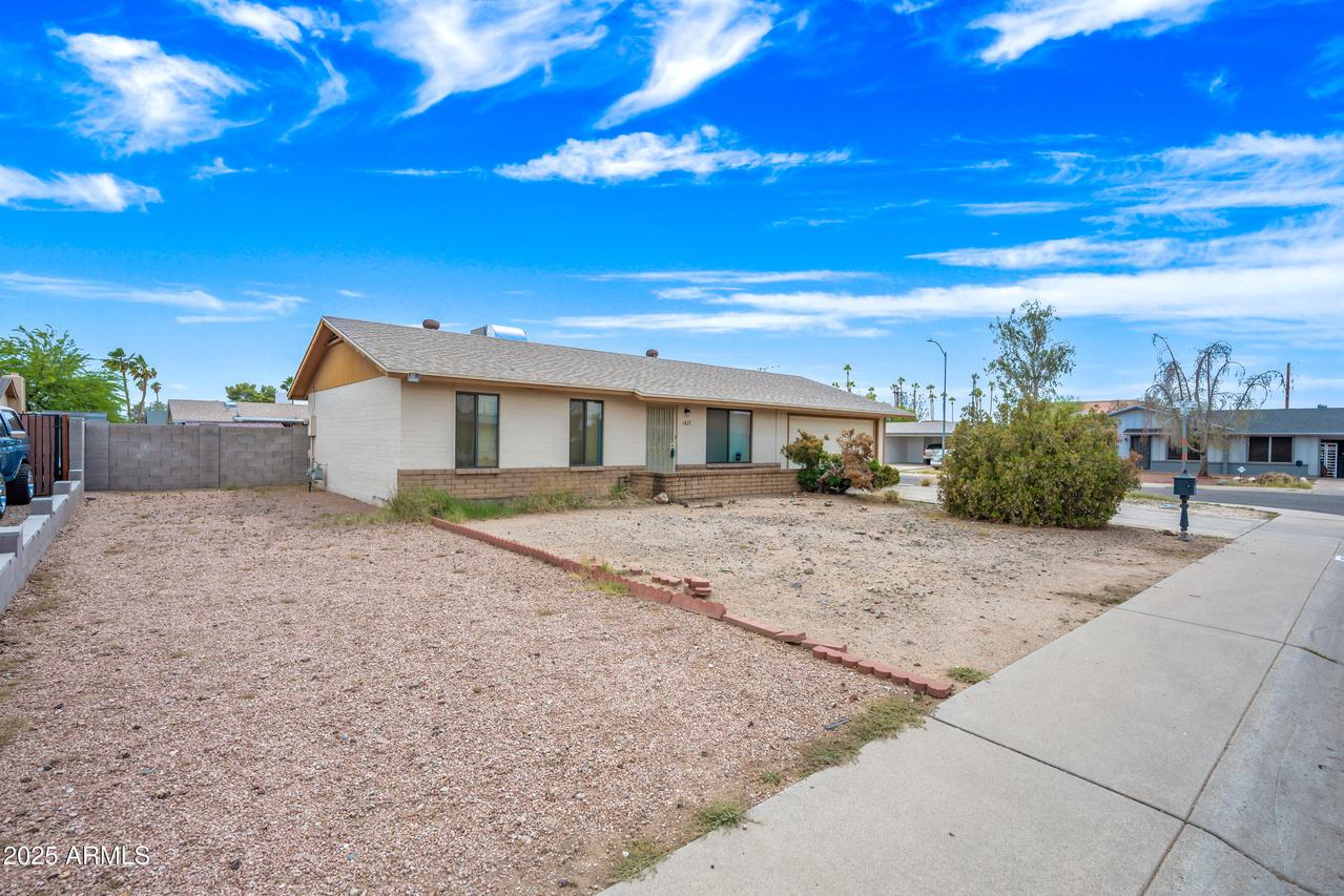 1827 W Bluefield Ave., Phoenix, AZ 85023