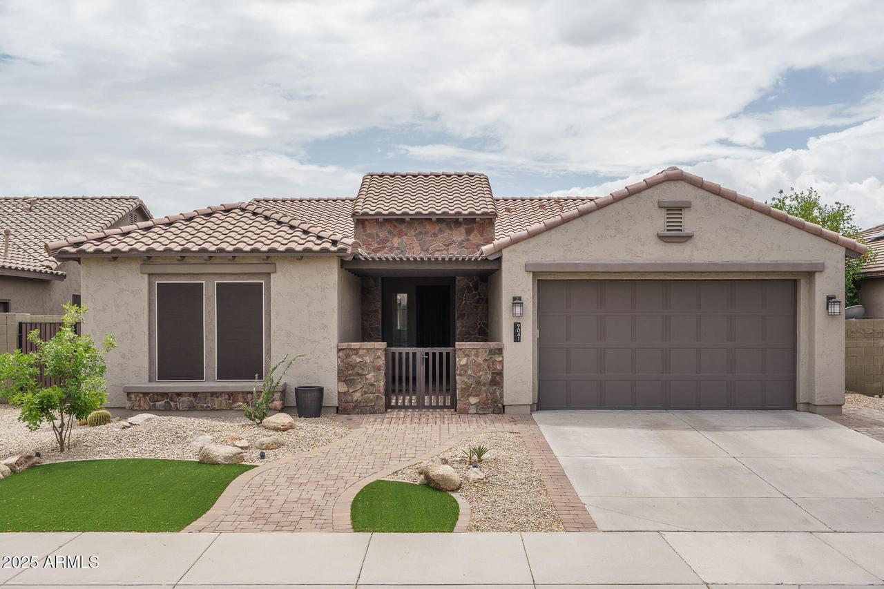 9041 W Redbird Rd., Peoria, AZ 85383
