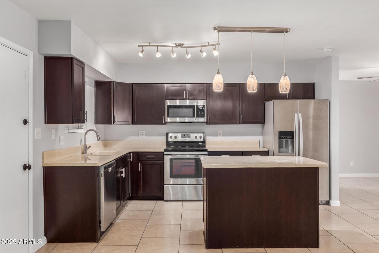 1002 W Villa Rita Dr., Phoenix, AZ 85023