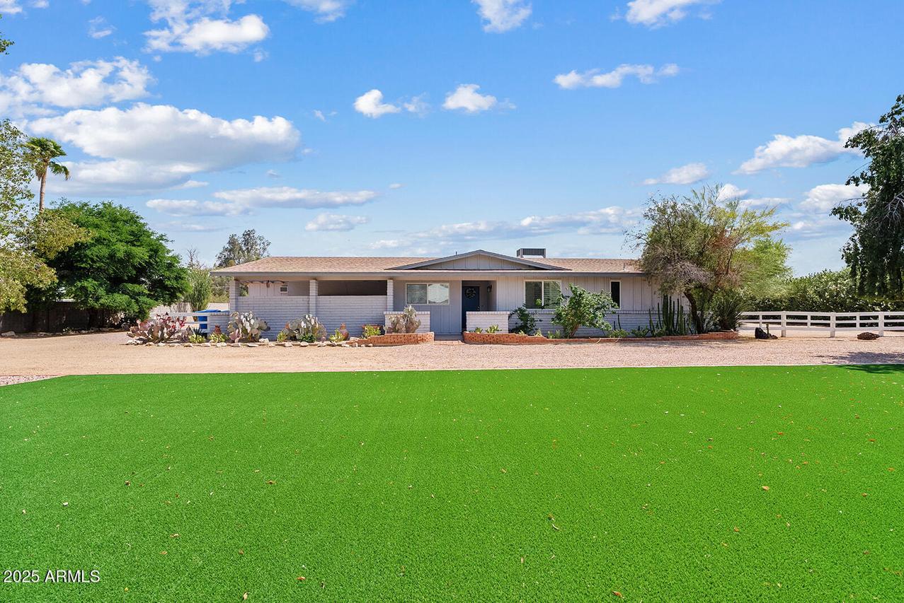 4613 E Shangri La Rd, Phoenix, AZ 85028