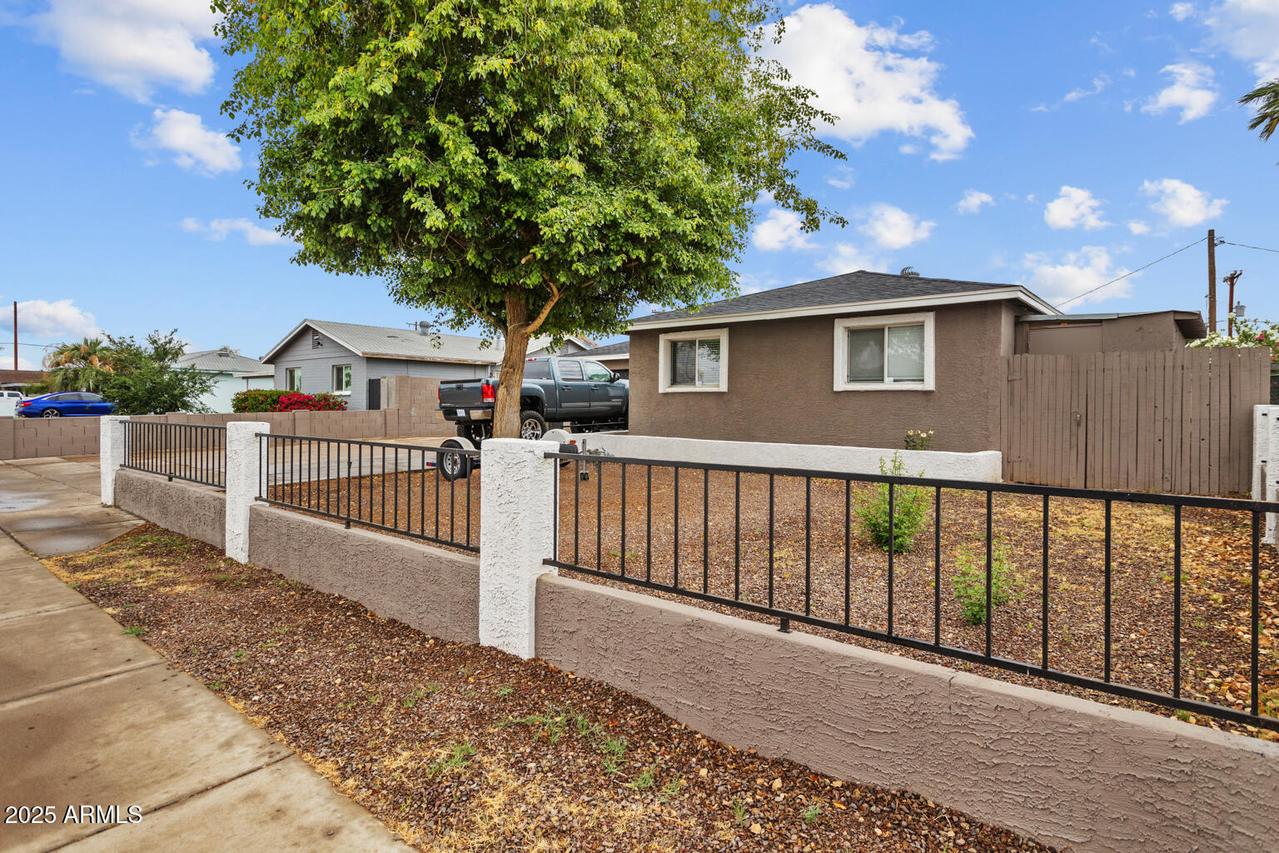 5519 W Campbell Ave., Phoenix, AZ 85031