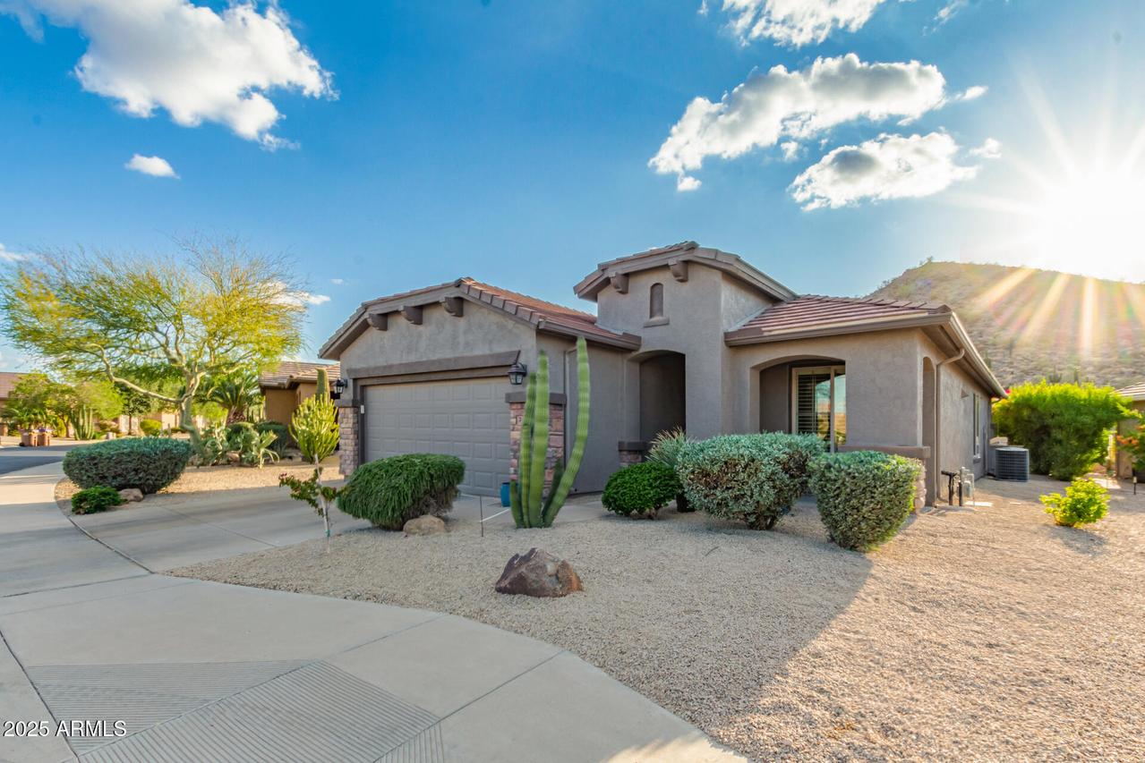 343 W Twin Peaks Pkwy., San Tan Valley, AZ 85143