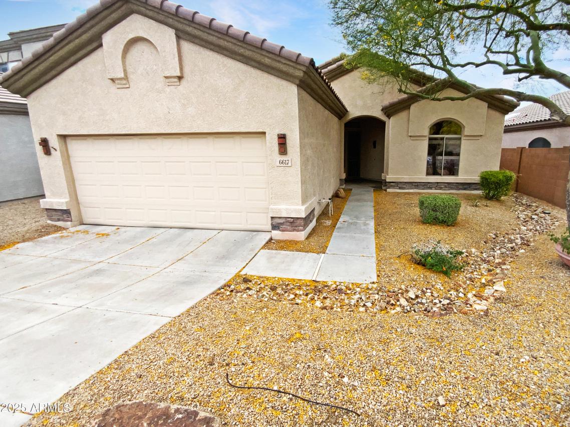 6617 W Cavedale Dr., Phoenix, AZ 85083