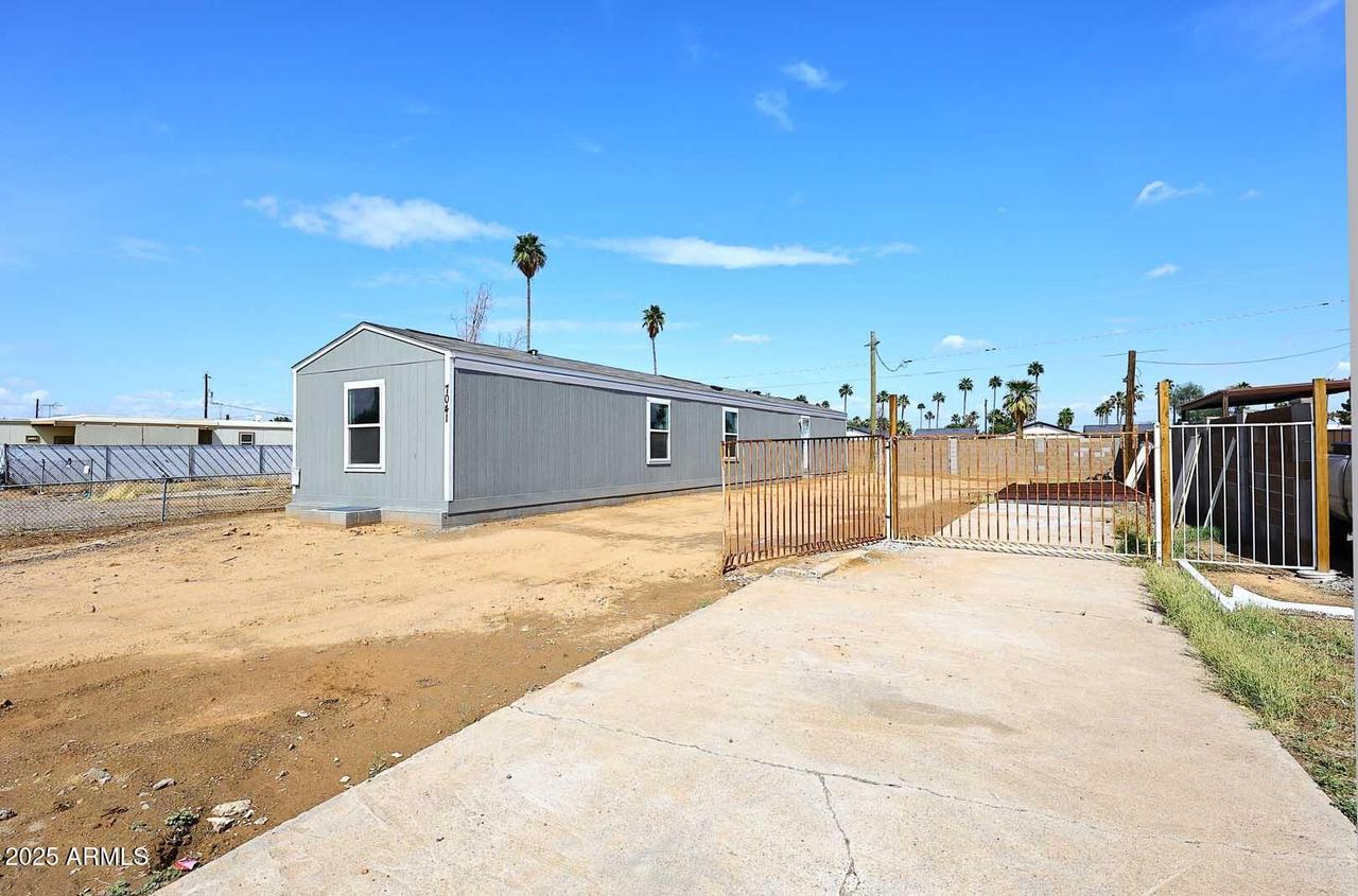 7041 N 80th Dr., Glendale, AZ 85303
