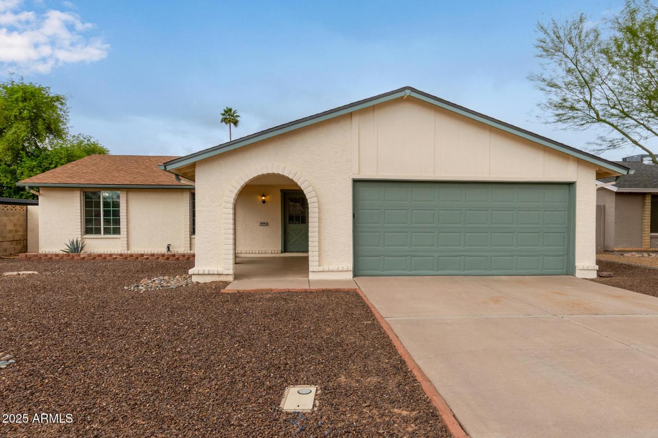 2006 N Arrowhead Dr., Chandler, AZ 85224