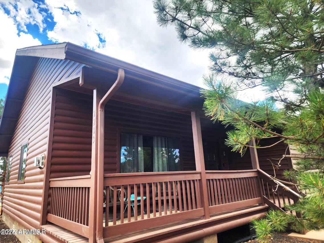 2203 Meadow Ln., Overgaard, AZ 85933