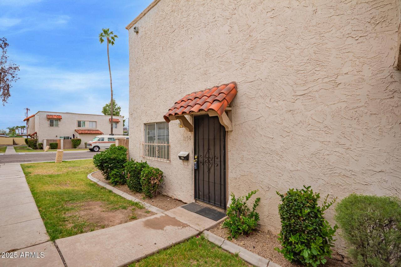 1208 E Lawrence Ln., Phoenix, AZ 85020