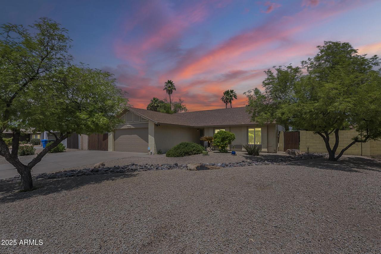 5330 E Tierra Buena Ln., Scottsdale, AZ 85254