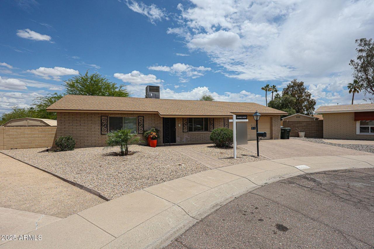 2222 E Gretta Pl., Phoenix, AZ 85022