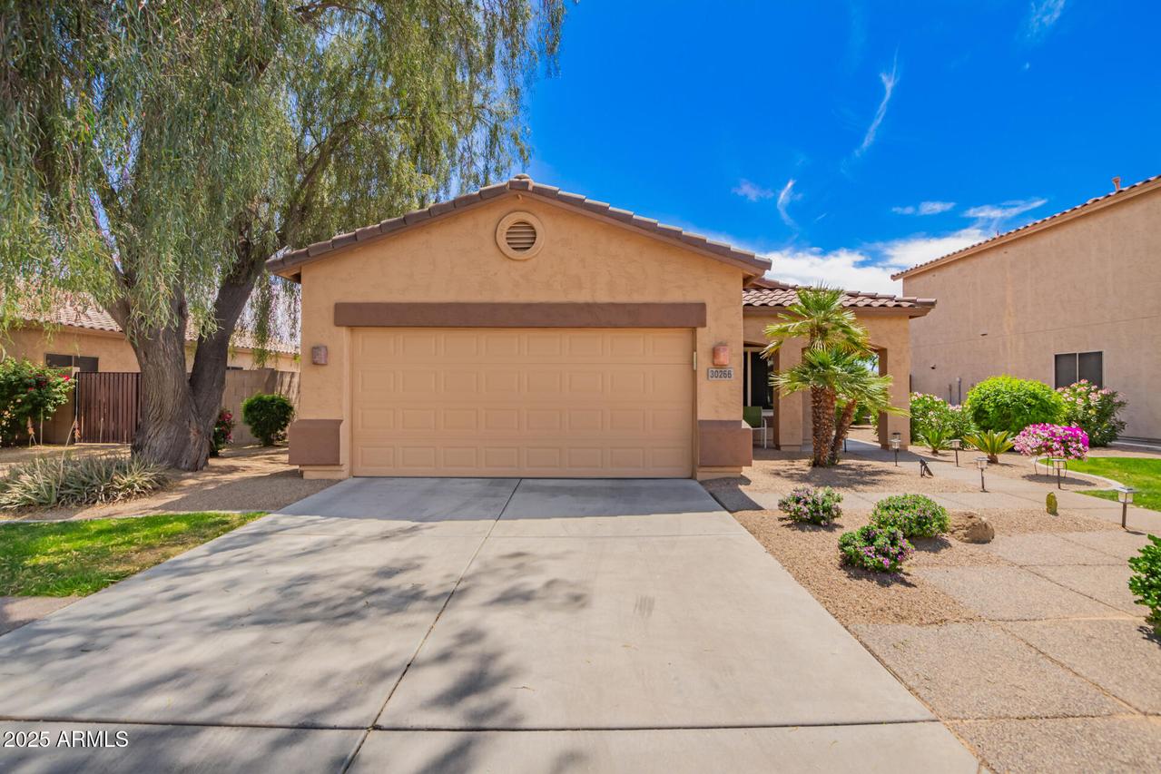 30266 N Royal Oak Way, San Tan Valley, AZ 85143