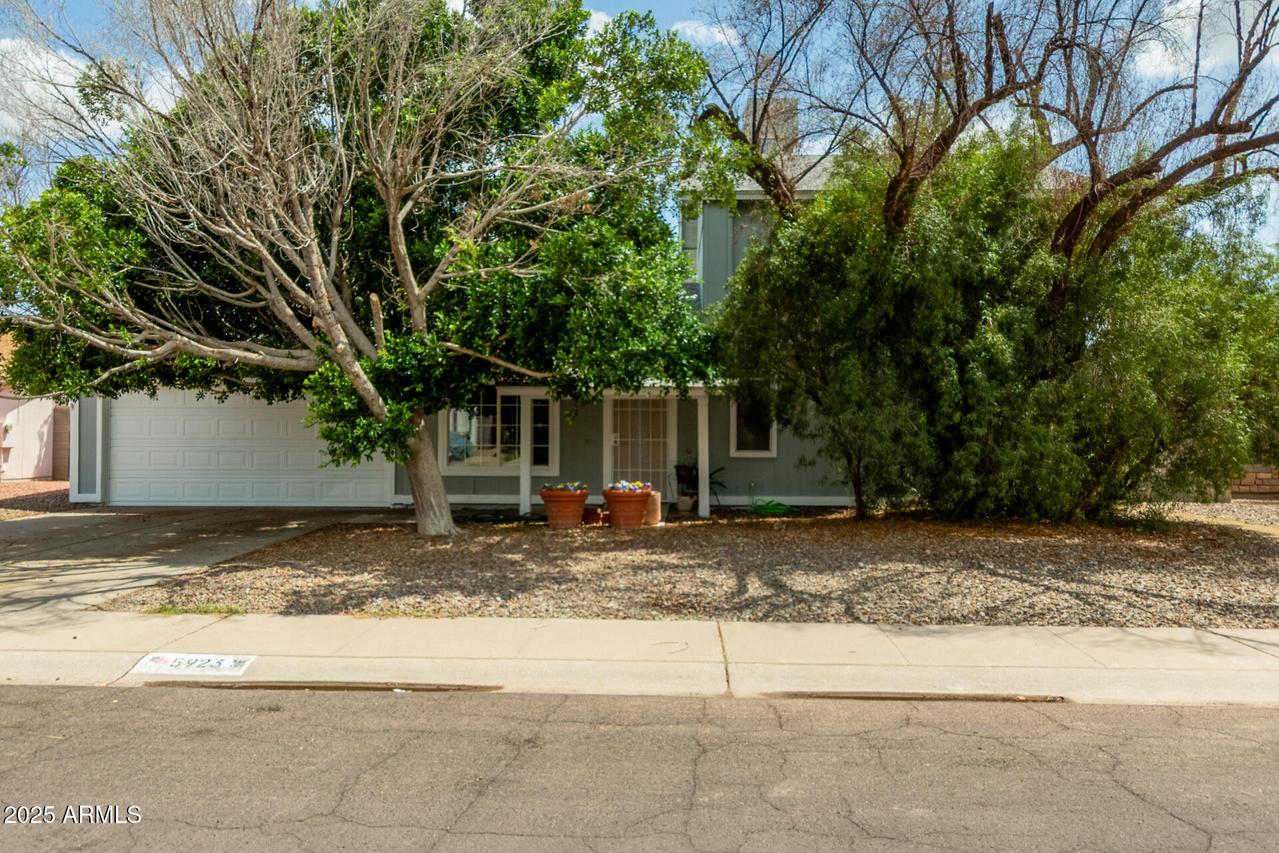 5923 W Mauna Loa Ln., Glendale, AZ 85306