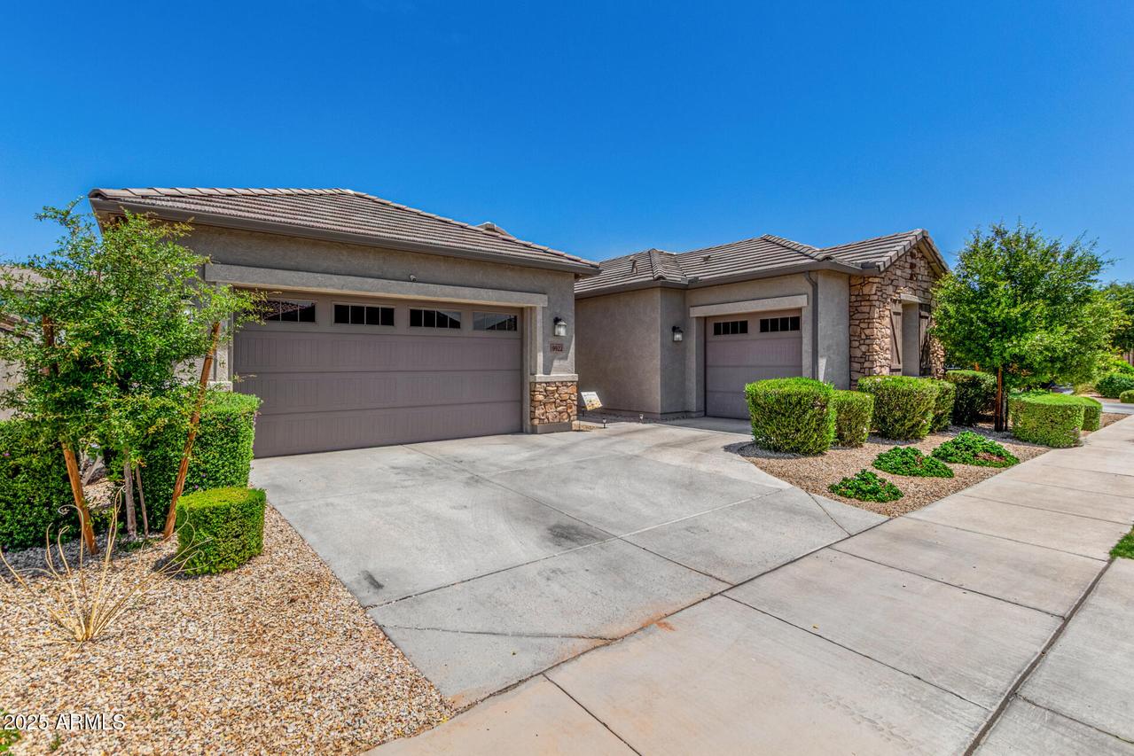 9922 E Thunderbolt Ave., Mesa, AZ 85212