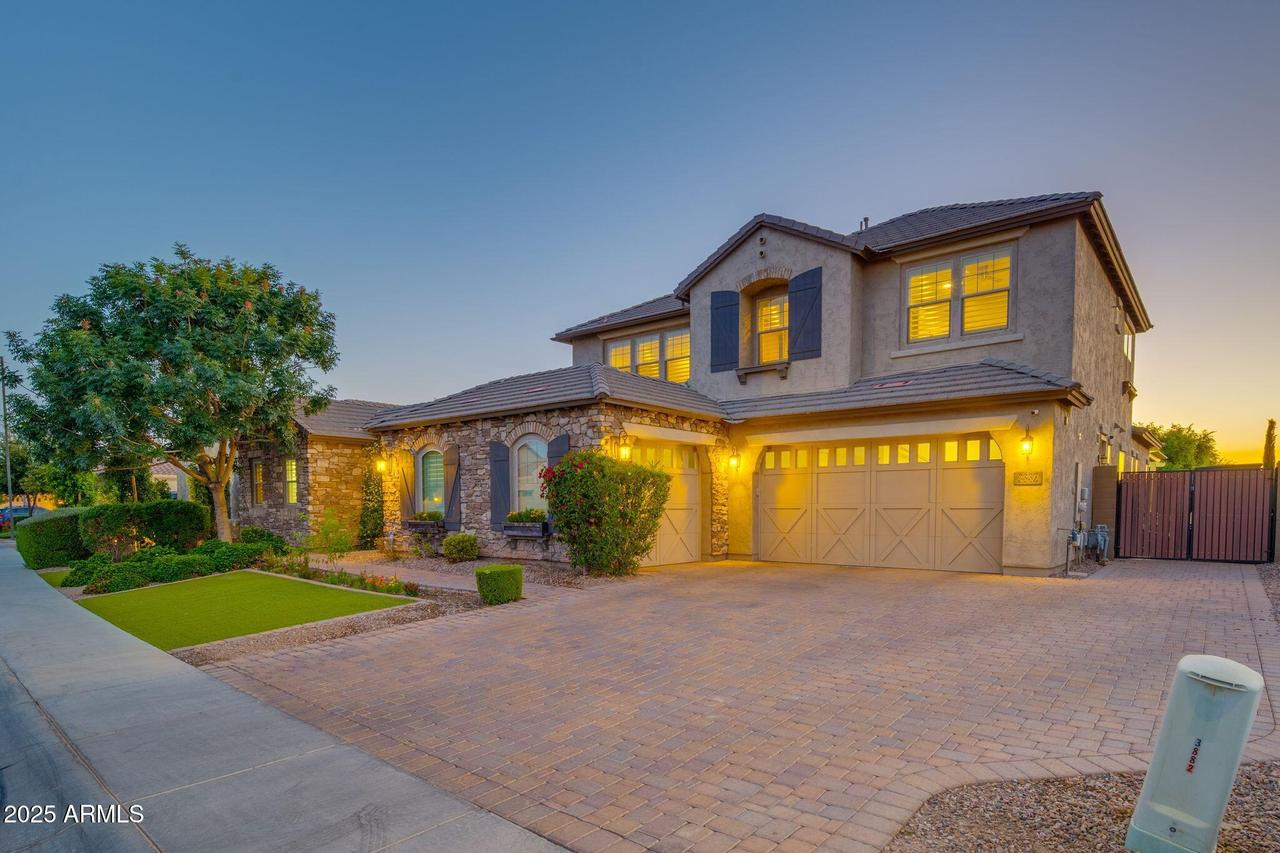 3882 S White Dr., Chandler, AZ 85286